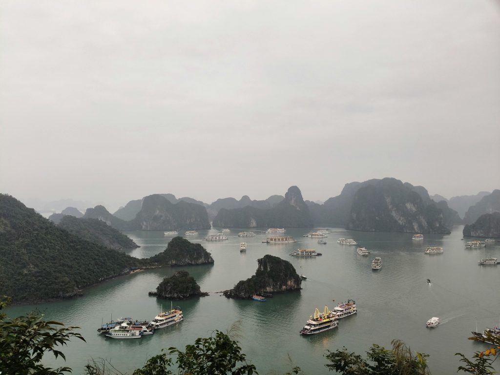 an Image of the ocean with boats on it